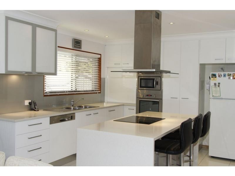 1 Wandella Street, Chapel Hill QLD 4069