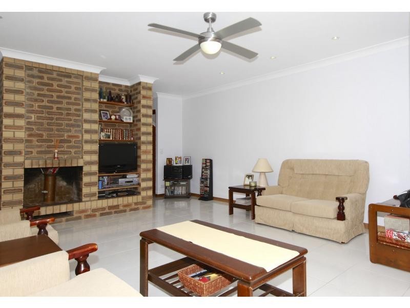 1 Wandella Street, Chapel Hill QLD 4069