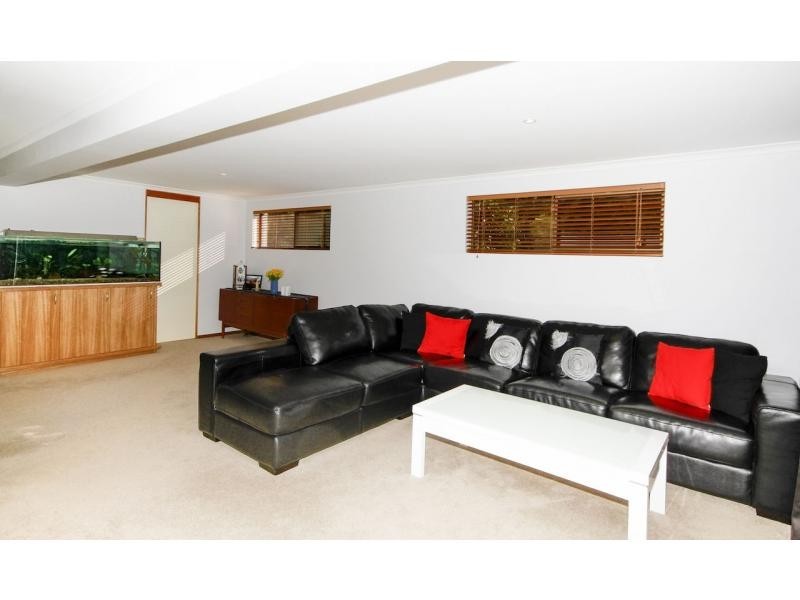 1 Wandella Street, Chapel Hill QLD 4069