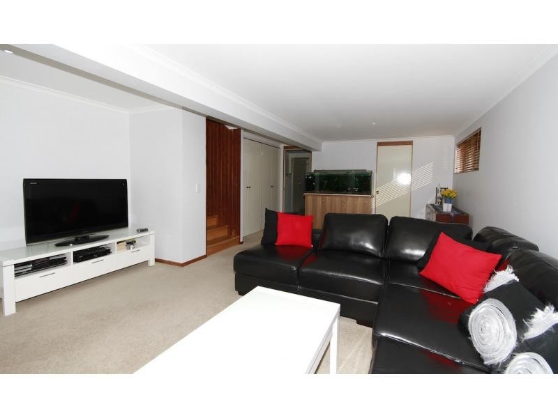 1 Wandella Street, Chapel Hill QLD 4069