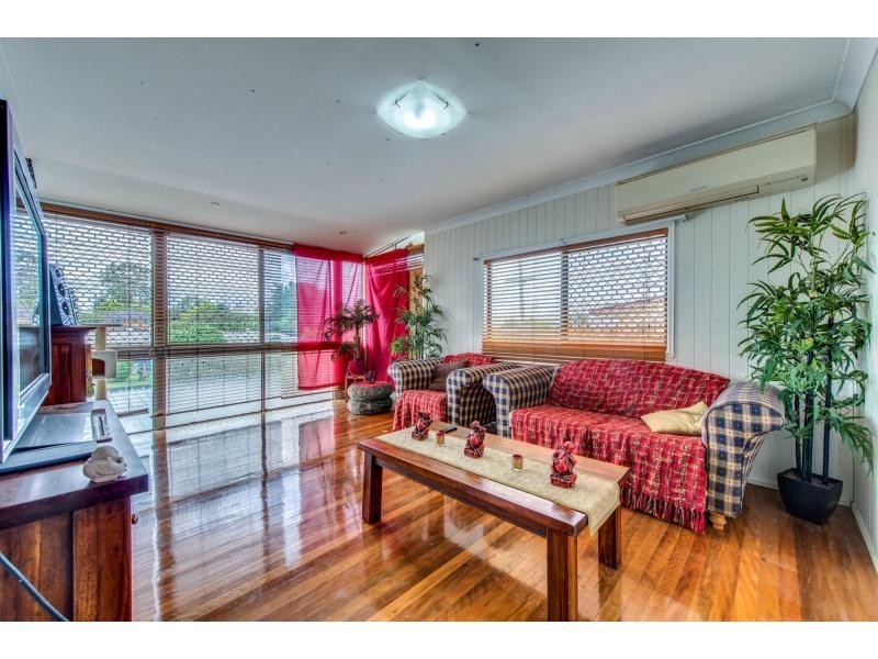 53 Russell Street, Silkstone QLD 4304