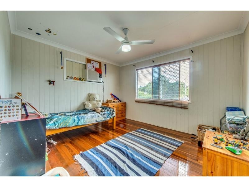 53 Russell Street, Silkstone QLD 4304