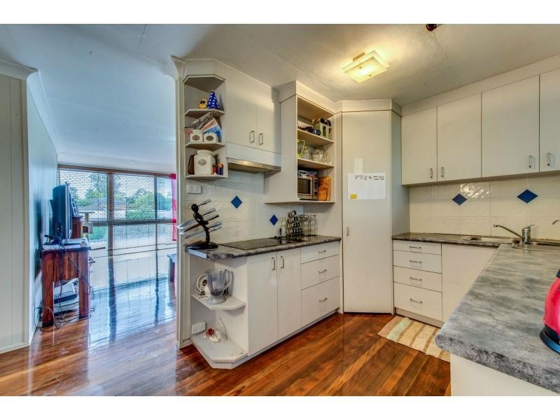 53 Russell Street, Silkstone QLD 4304