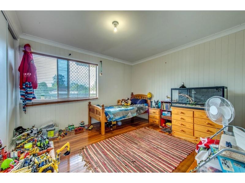 53 Russell Street, Silkstone QLD 4304