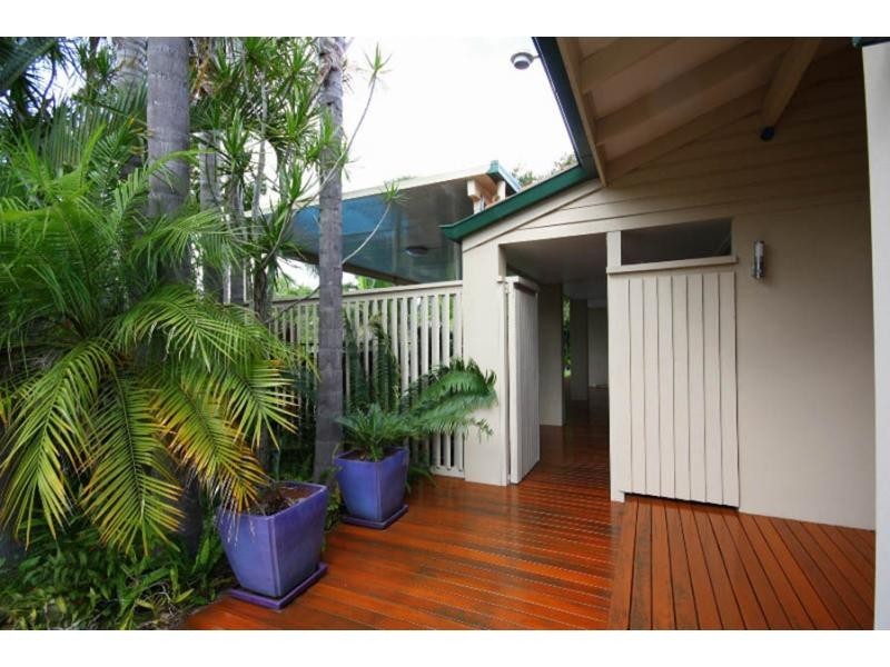 4 Mitchell Court, Mount Ommaney QLD 4074