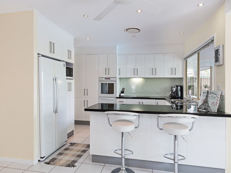 4 Mitchell Court, Mount Ommaney QLD 4074