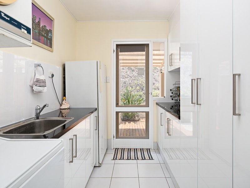 4 Mitchell Court, Mount Ommaney QLD 4074