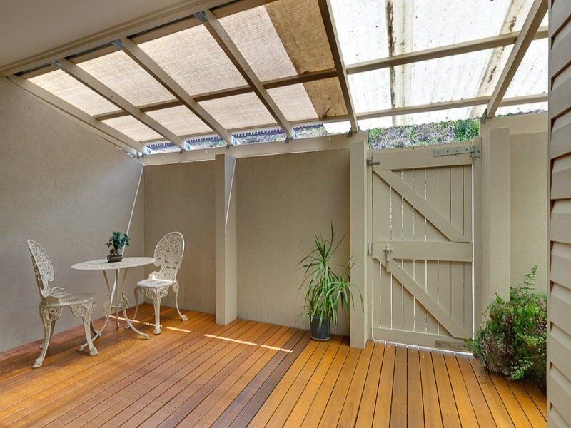 4 Mitchell Court, Mount Ommaney QLD 4074