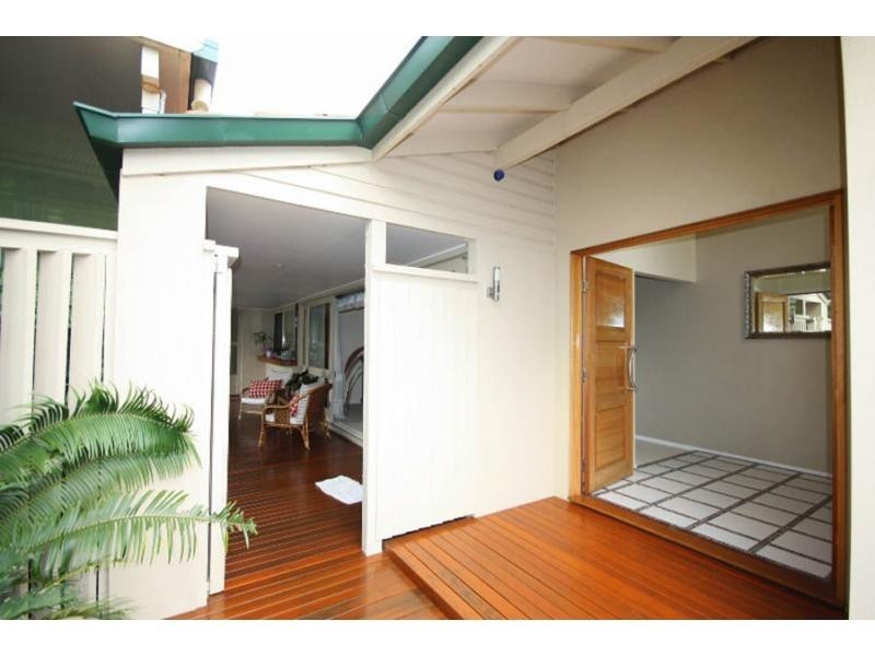 4 Mitchell Court, Mount Ommaney QLD 4074