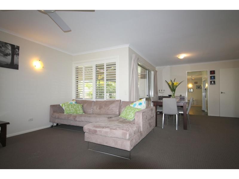 27 Hazelton Street, Riverhills QLD 4074