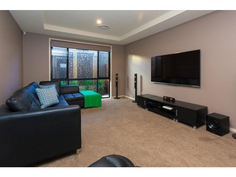 8 Valley Circuit, Kuraby QLD 4112