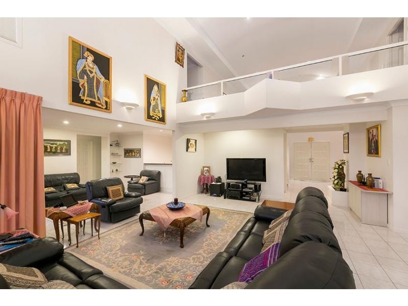 21 Woolner Place, Mount Ommaney QLD 4074