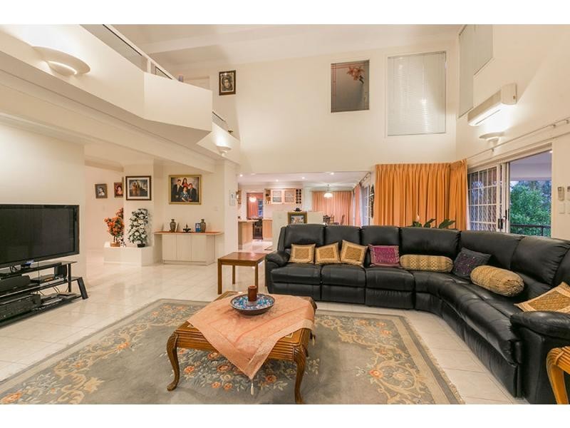 21 Woolner Place, Mount Ommaney QLD 4074