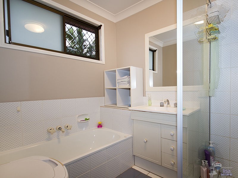 75 Glen Ross Road, Sinnamon Park QLD 4073