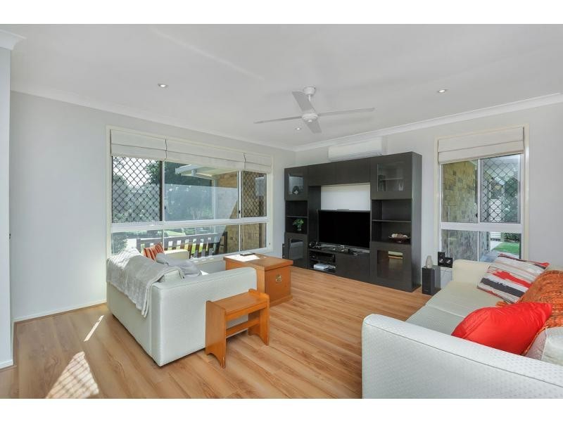 6 Oakmont Grove, Karana Downs QLD 4306