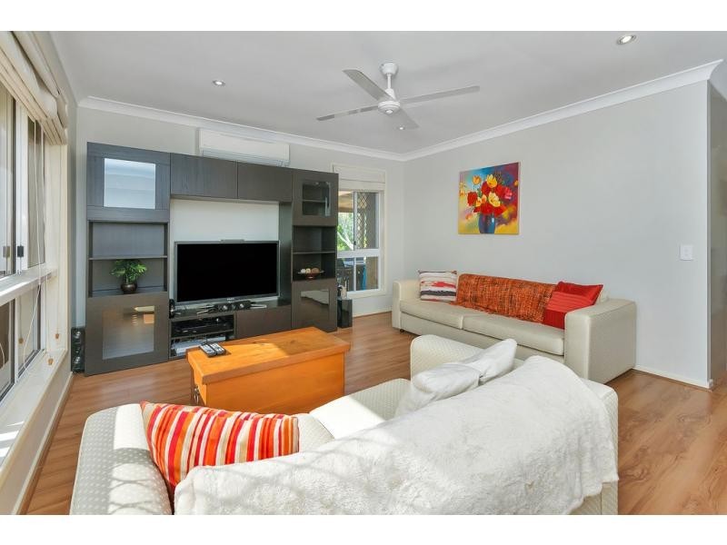 6 Oakmont Grove, Karana Downs QLD 4306