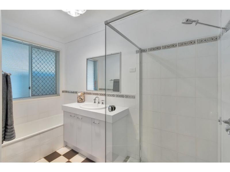 6 Oakmont Grove, Karana Downs QLD 4306