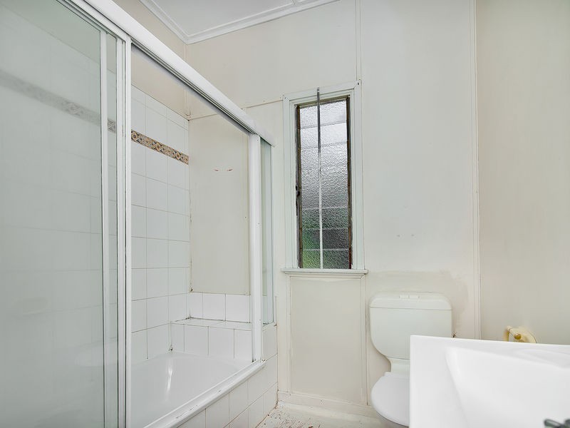 35 Samford Street, Leichhardt QLD 4305