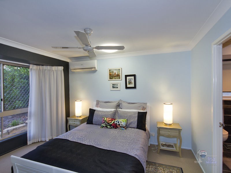 33 Loffs Road, Mount Ommaney QLD 4074