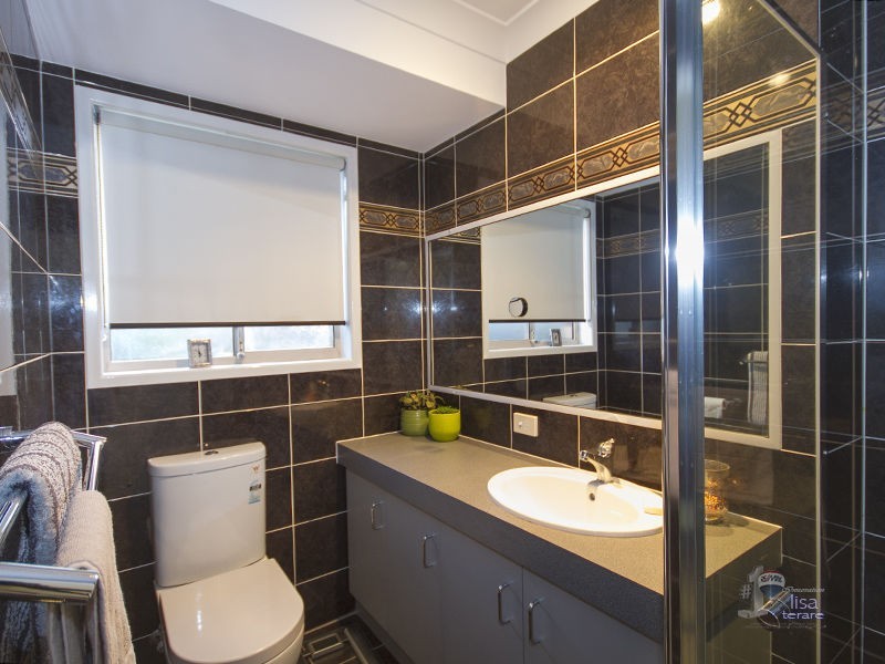 33 Loffs Road, Mount Ommaney QLD 4074