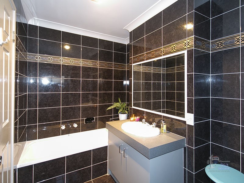 33 Loffs Road, Mount Ommaney QLD 4074