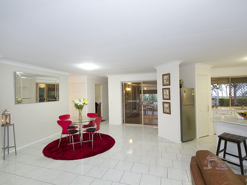 33 Loffs Road, Mount Ommaney QLD 4074