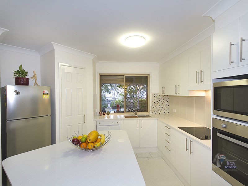 33 Loffs Road, Mount Ommaney QLD 4074