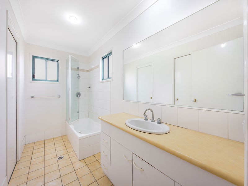 1/11 Oakmont Avenue, Oxley QLD 4075