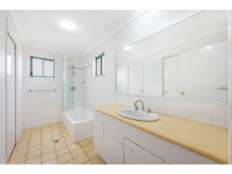 1/11 Oakmont Avenue, Oxley QLD 4075