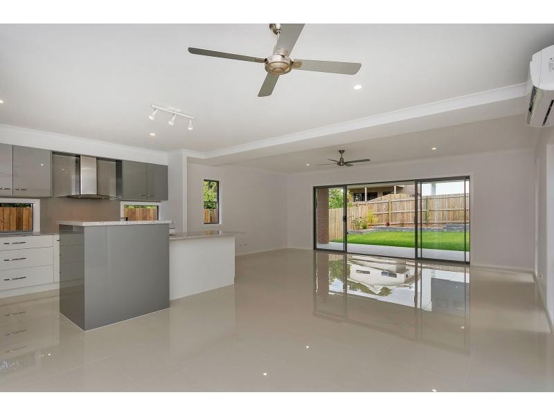 16 Howard Street, Oxley QLD 4075