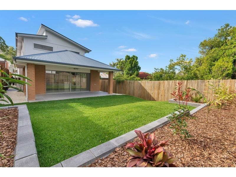 16 Howard Street, Oxley QLD 4075