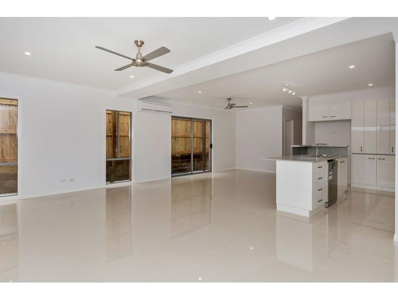 16 Howard Street, Oxley QLD 4075