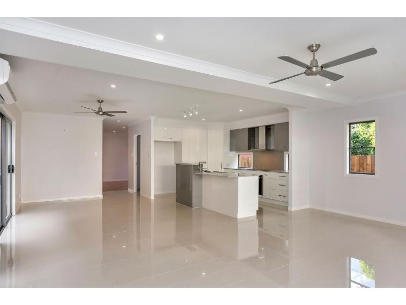 16 Howard Street, Oxley QLD 4075