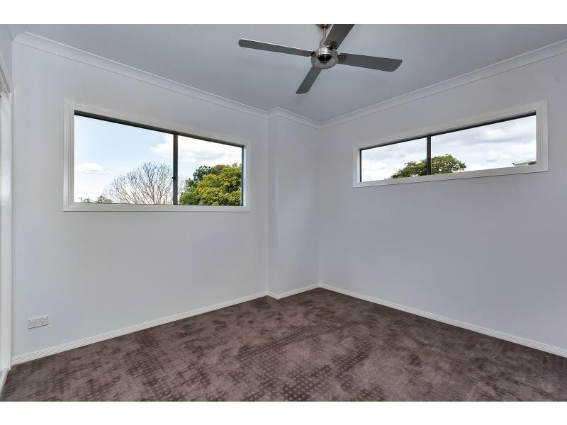 16 Howard Street, Oxley QLD 4075