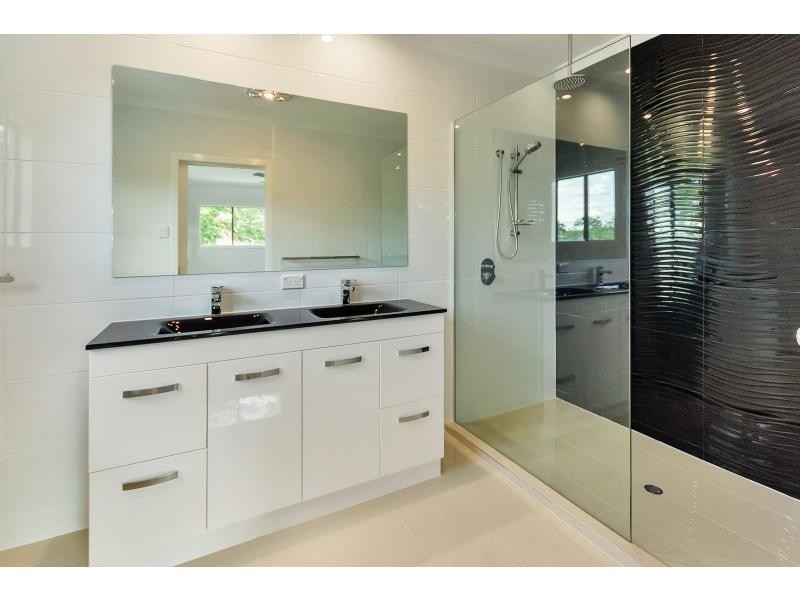 16 Howard Street, Oxley QLD 4075