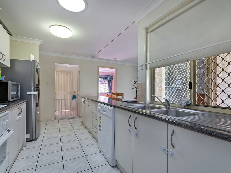 8 Palm Avenue, Raceview QLD 4305