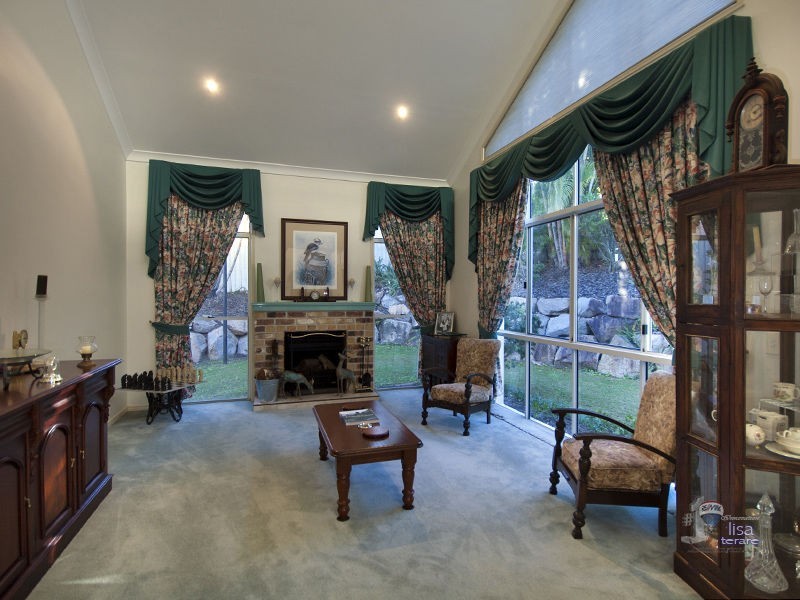 Mount Ommaney QLD 4074