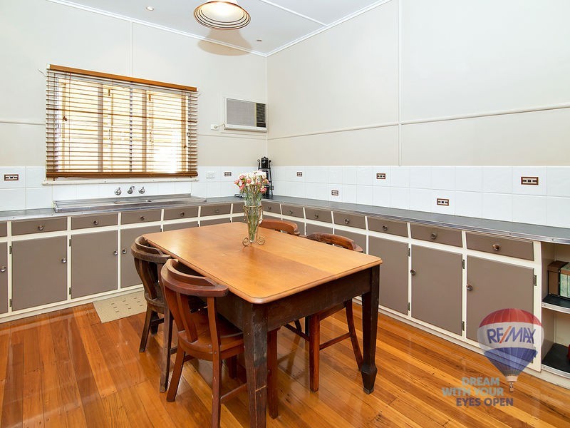 9 ROBERTS Street, North Ipswich QLD 4305