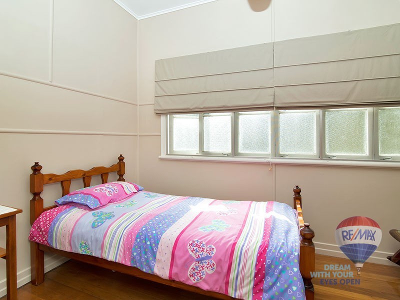 9 ROBERTS Street, North Ipswich QLD 4305