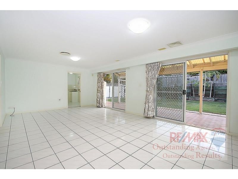 18 Dewsbury Street, Middle Park QLD 4074