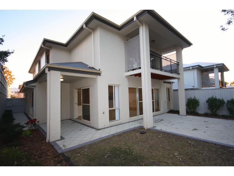 9 Fairway Court, Mount Ommaney QLD 4074