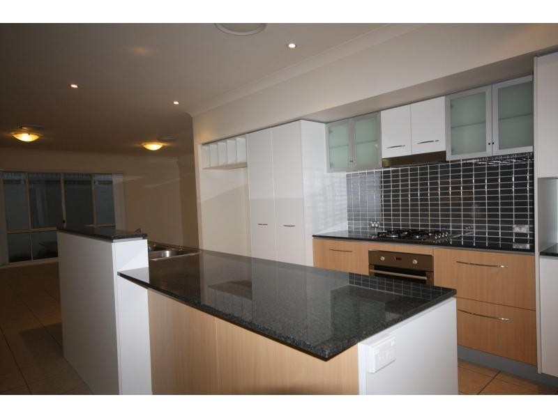 9 Fairway Court, Mount Ommaney QLD 4074