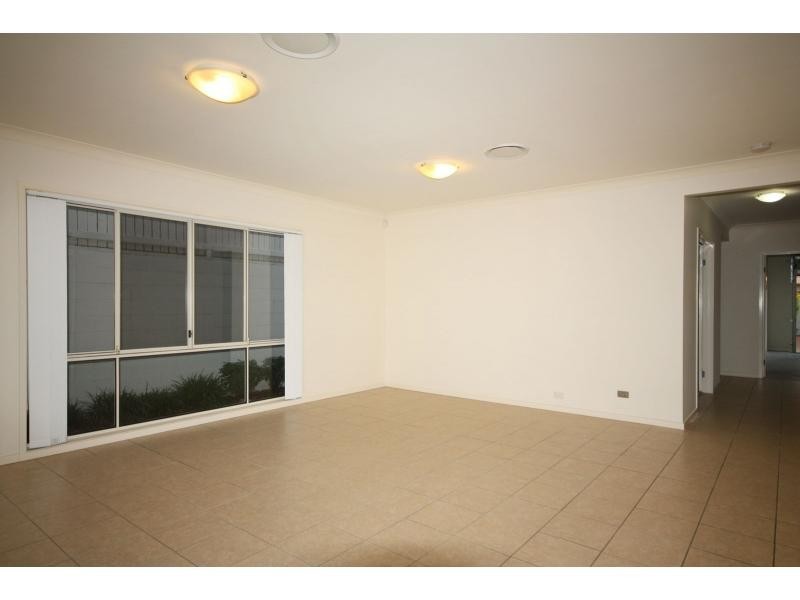 9 Fairway Court, Mount Ommaney QLD 4074