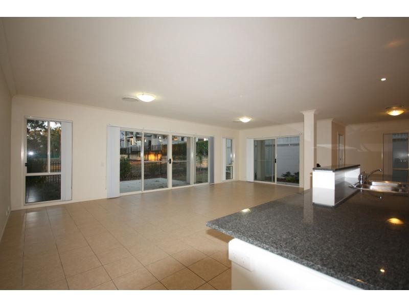 9 Fairway Court, Mount Ommaney QLD 4074