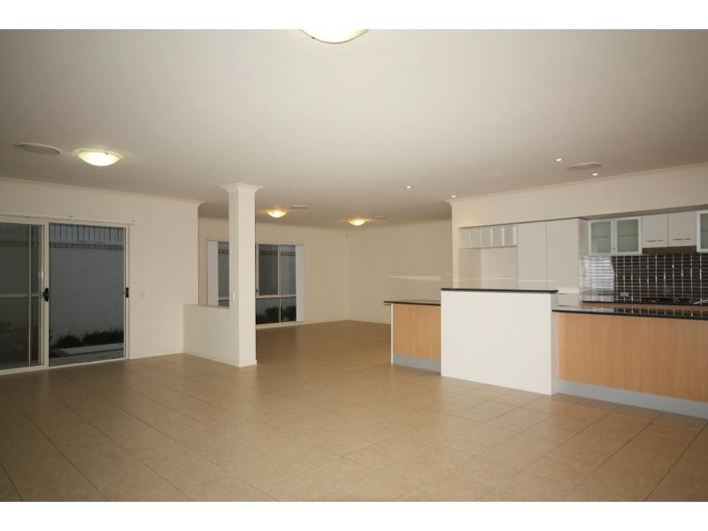 9 Fairway Court, Mount Ommaney QLD 4074