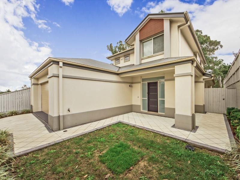 9 Fairway Court, Mount Ommaney QLD 4074