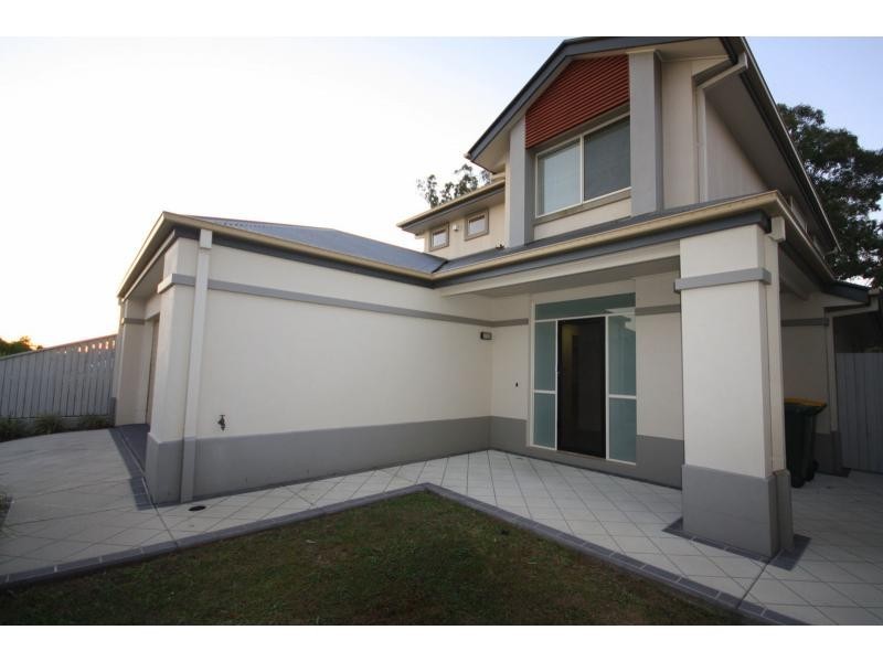 9 Fairway Court, Mount Ommaney QLD 4074