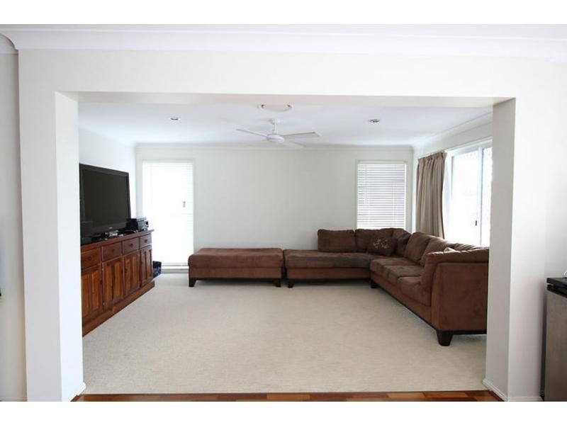 9 Forceful Crescent, Karalee QLD 4306