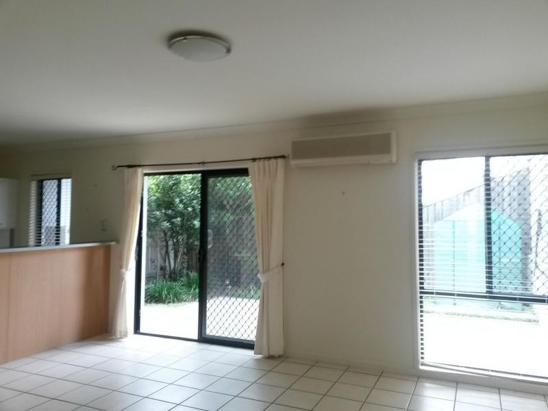 8/5 Central Avenue, Mount Ommaney QLD 4074