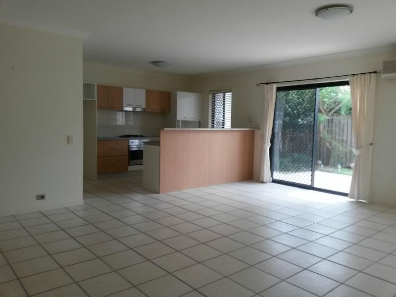 8/5 Central Avenue, Mount Ommaney QLD 4074